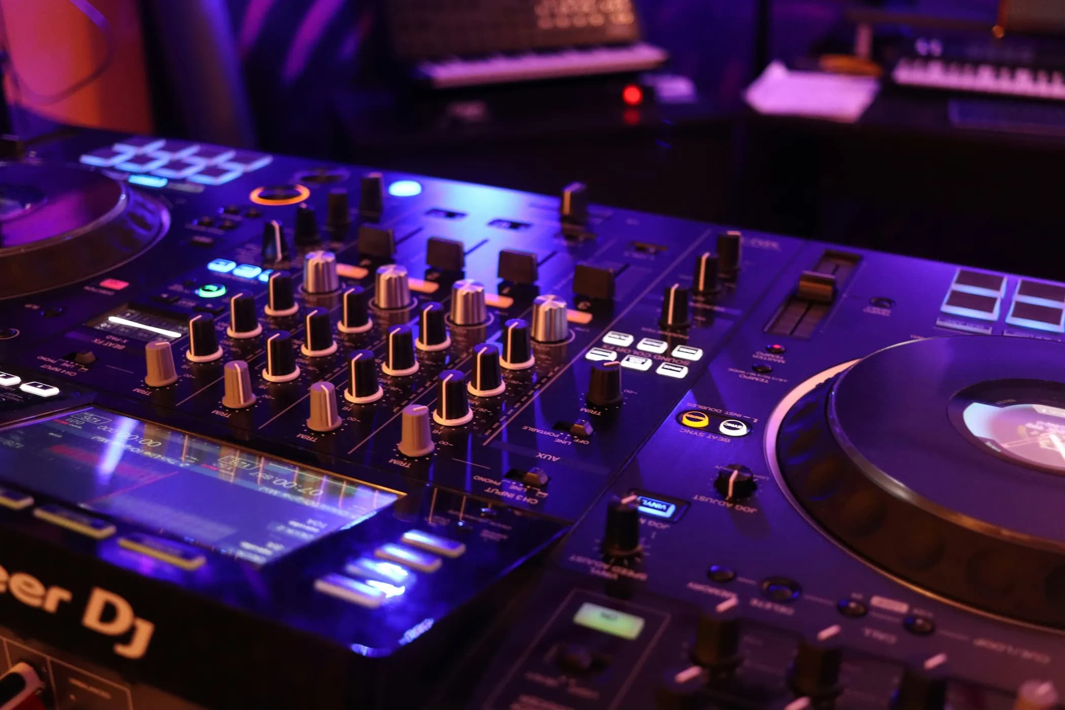 Live Band vs DJ for Your Wedding: What Nobody Tells You (With Real Prices)
